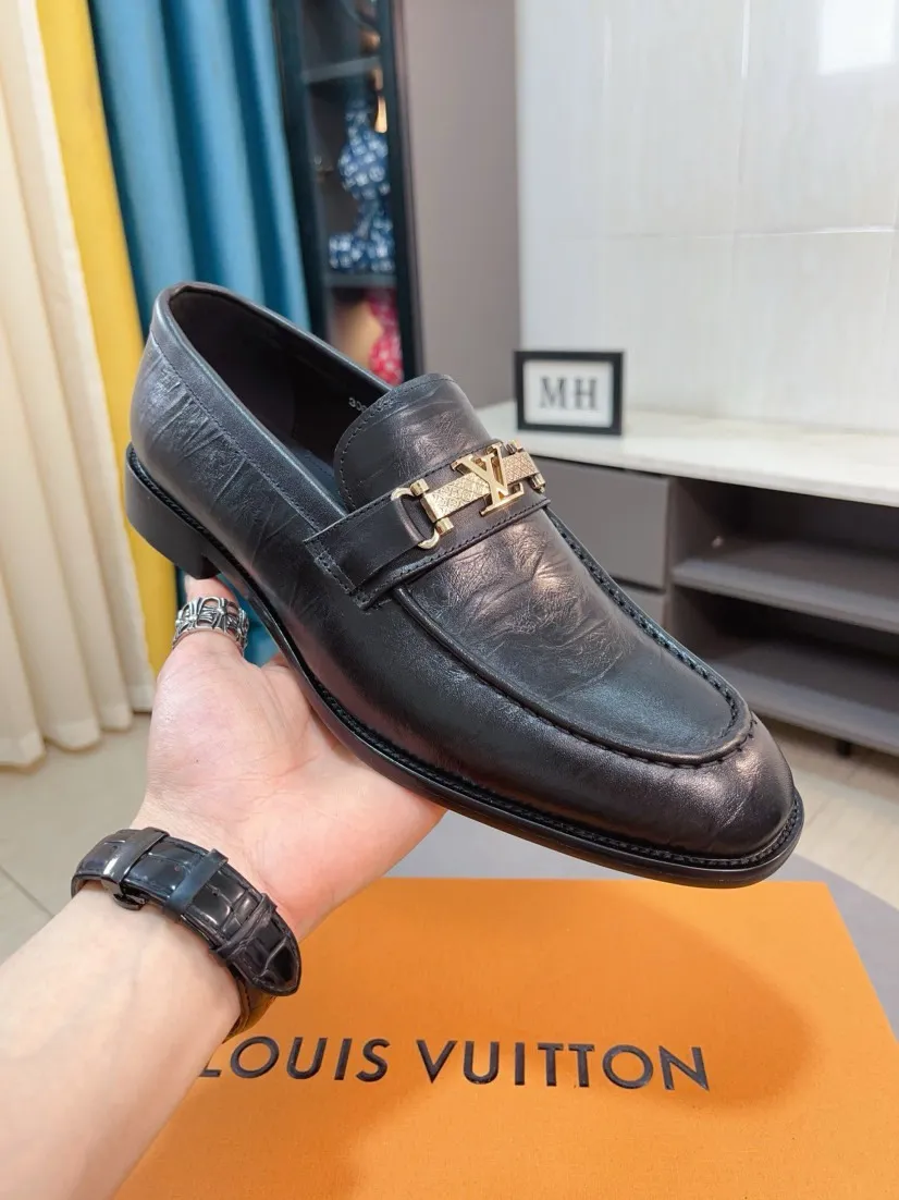 Men's Men's Shoes 💰480🌹🌹Niuli [LV] Louis Vuitton's new open-edge pigskin shoes are the most popular classic. Synchronized with the official website, the upper adopts Italian imported upper embossing➕comfortable cowhide lining, fashionable atmosphere, unique brand and unique craftsmanship. Highlighting the hot style of the new year. Stop hesitating, stop wandering, get it now. Code number: 38--44